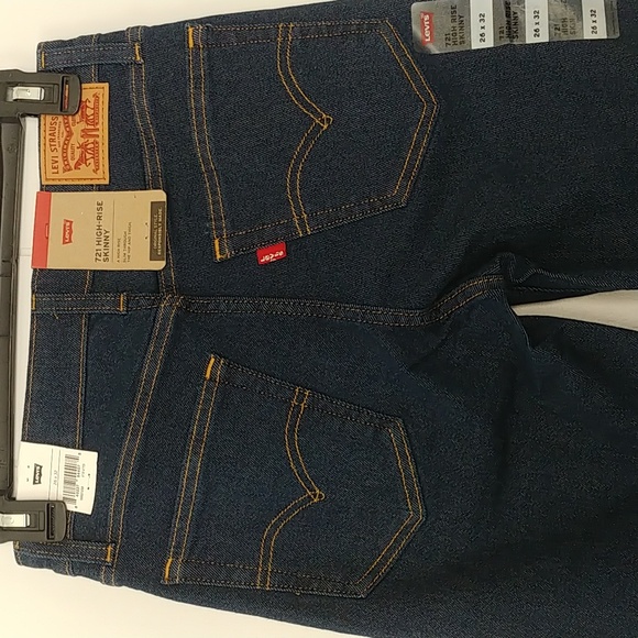 Levi's 721 High Rise Jeans - Picture 4 of 13